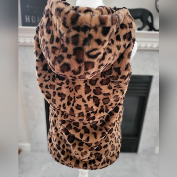 Love Tree Leopard Print Faux Fur Vest - Picture 2 of 2